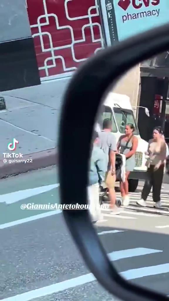 這么快就開啟度假模式！字母哥拖家?guī)Э诔霈F(xiàn)在紐約街頭