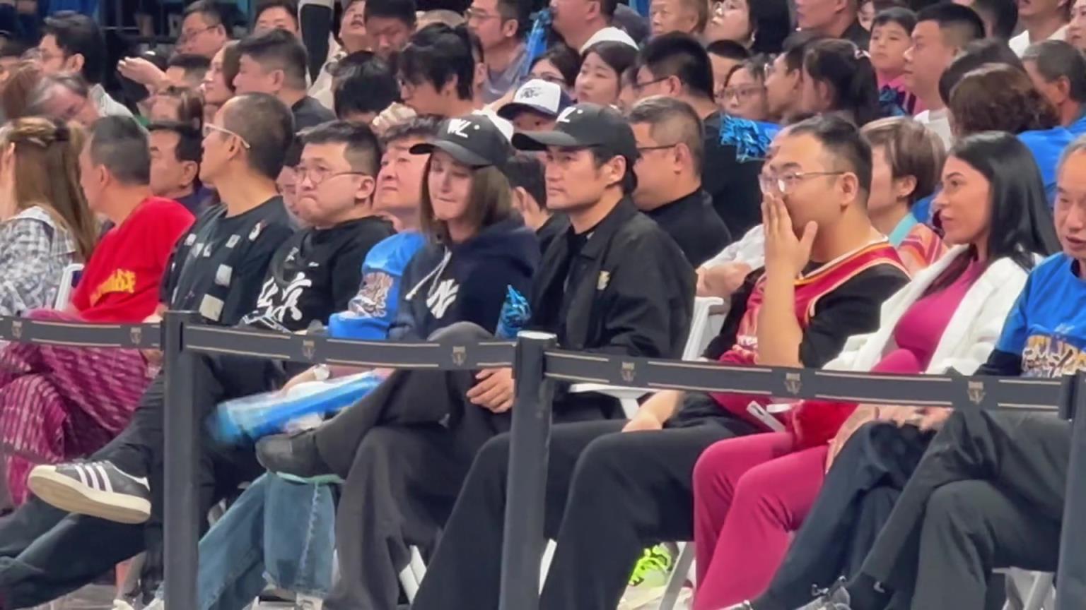 大明星來了！袁弘和張歆藝夫妻來觀戰京晉半決賽~