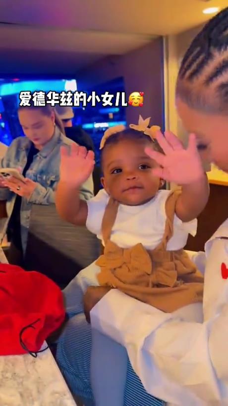 1:1復(fù)刻！華子的小女兒和華子也太像了吧
