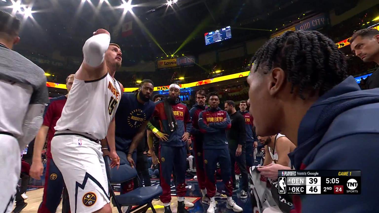 真的想贏啊!約老師暫停期間再次化身教練試圖激活隊(duì)友