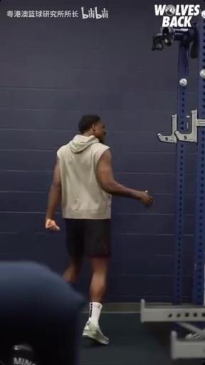 主場(chǎng)優(yōu)勢(shì)!森林狼積極備戰(zhàn)G1勇士,華子心情不錯(cuò)啊!