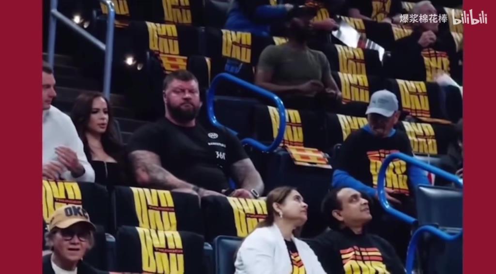 慈眉善目!在場上翻江倒海的約老師,在家里也只能是小約!