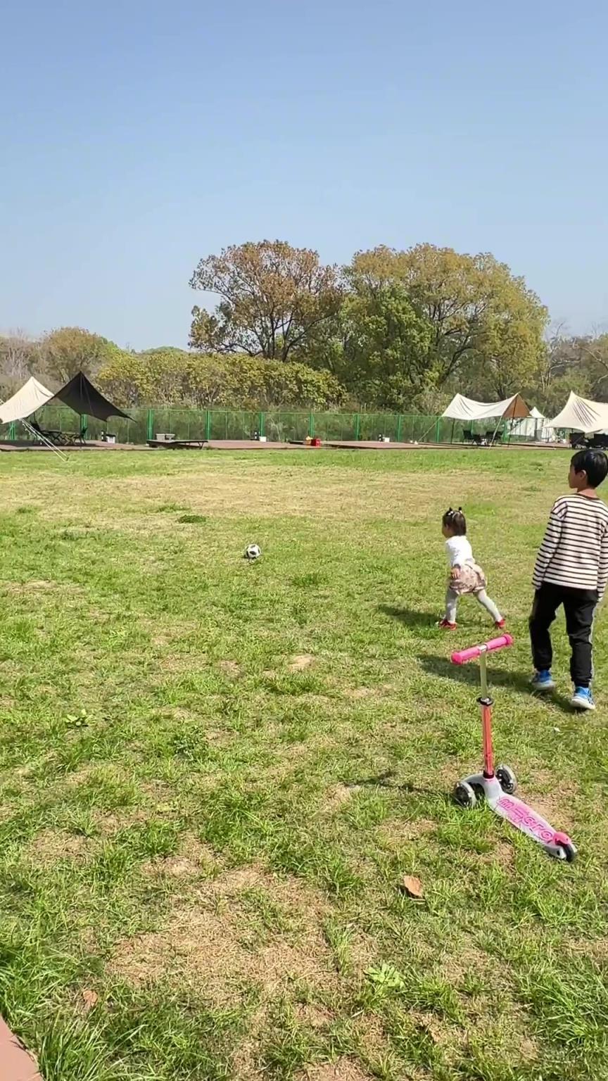 欢乐时光！武磊社媒发布亲子视频：又是露营的季节⚽️