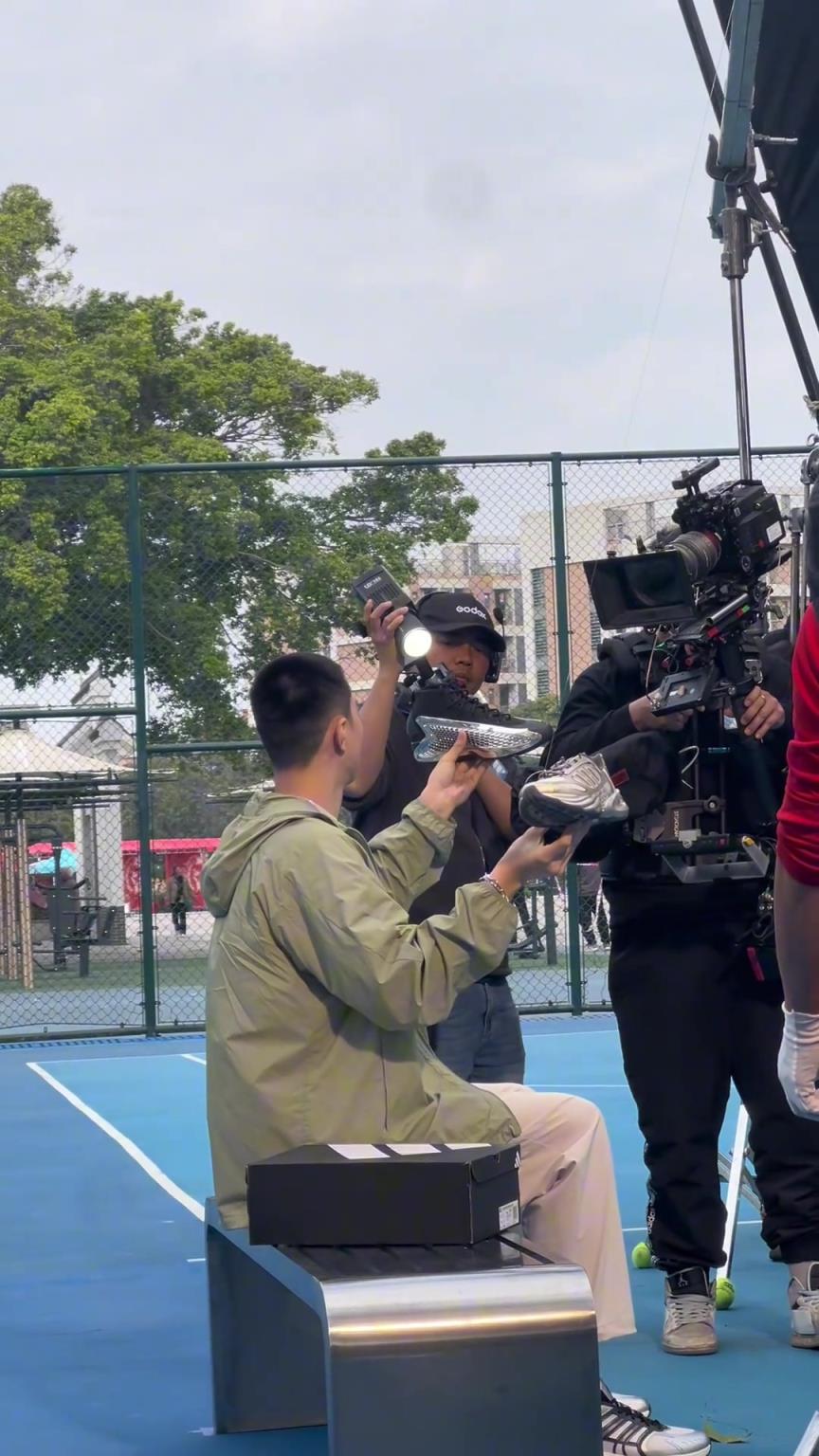 嘴角比ak都難壓...