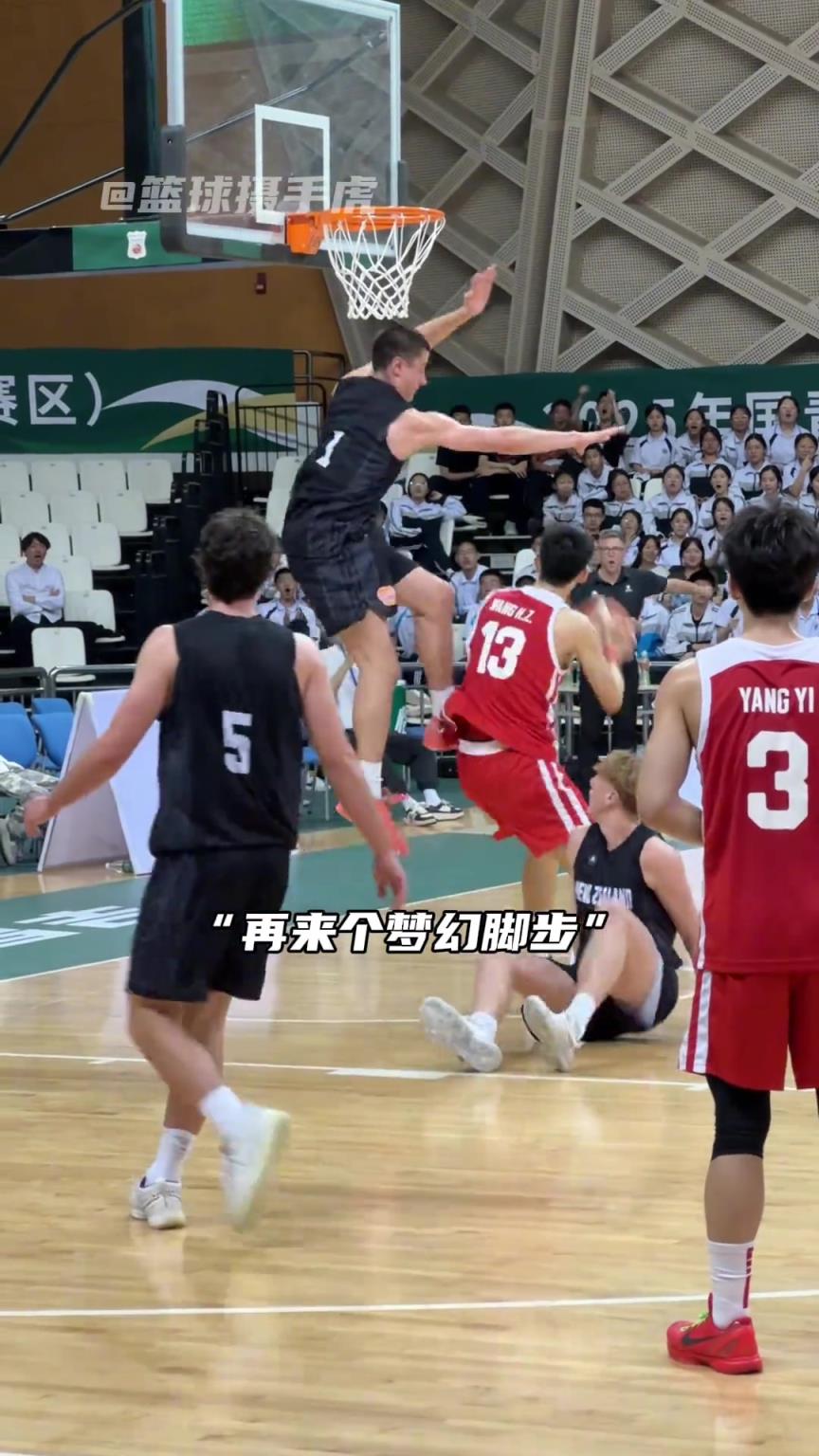 觸發夢幻腳步連招!