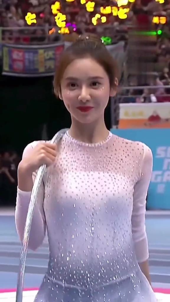 美娜穿上體操服無敵了，最美女主播應該沒爭議吧