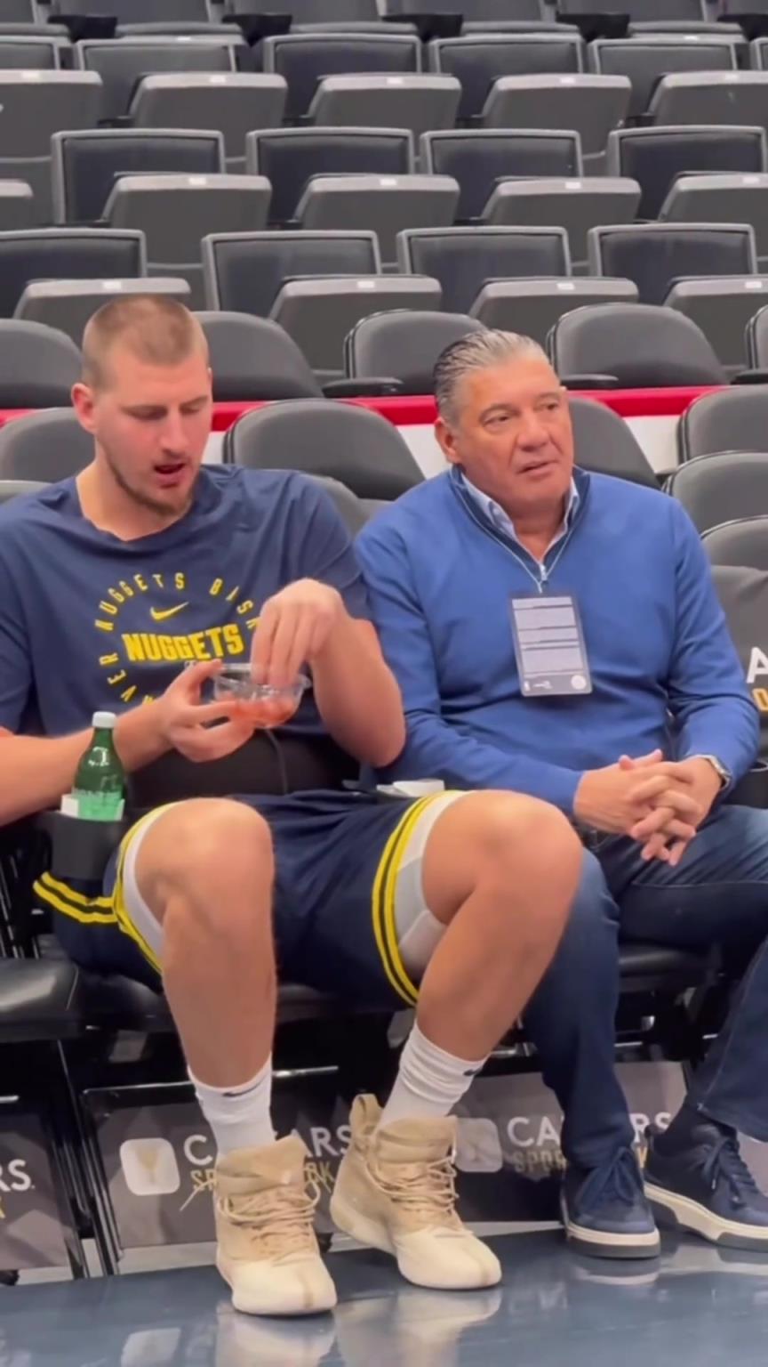 零食汽水一起上！真想不通約基奇是怎么成為聯盟第一人的