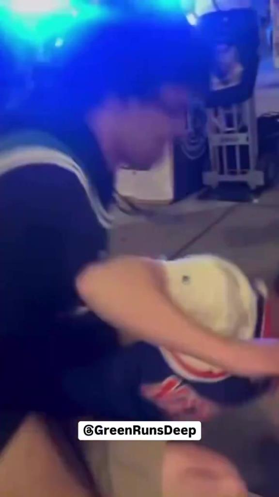 國外球迷曬視頻：綠軍vs尼克斯G2賽后，綠軍球迷暴打尼克斯球迷