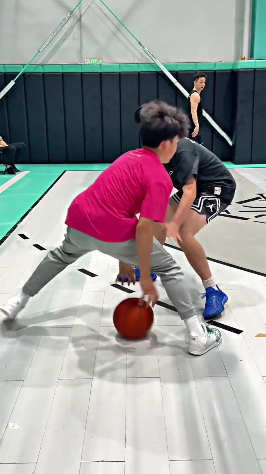 12歲小學生這球風跟基本功 得秒殺多少吧友?