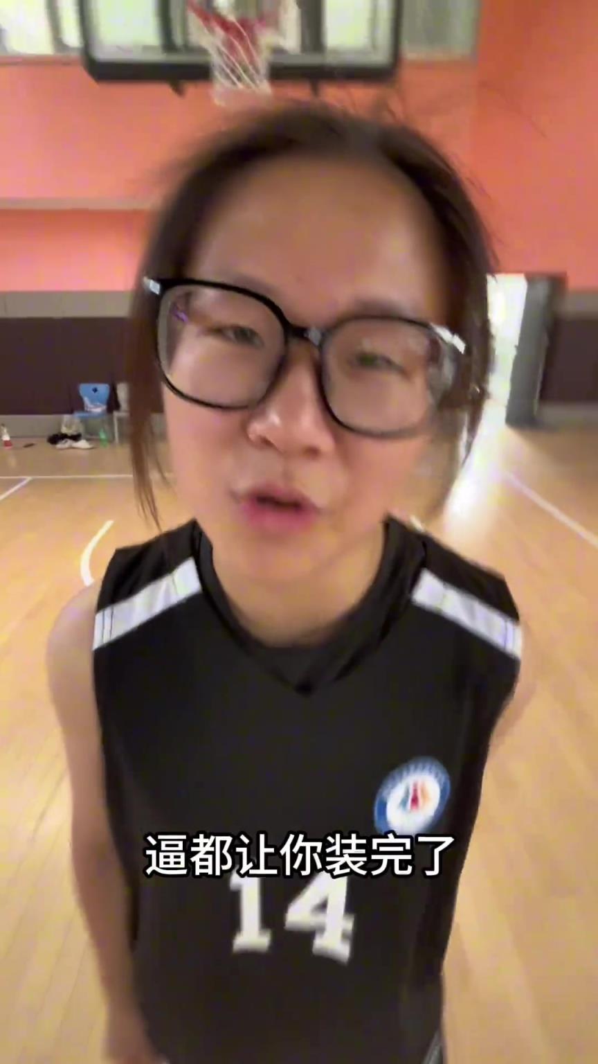 傳給裁判嗎?教練說:你都三不傳了,還要你上場干嘛