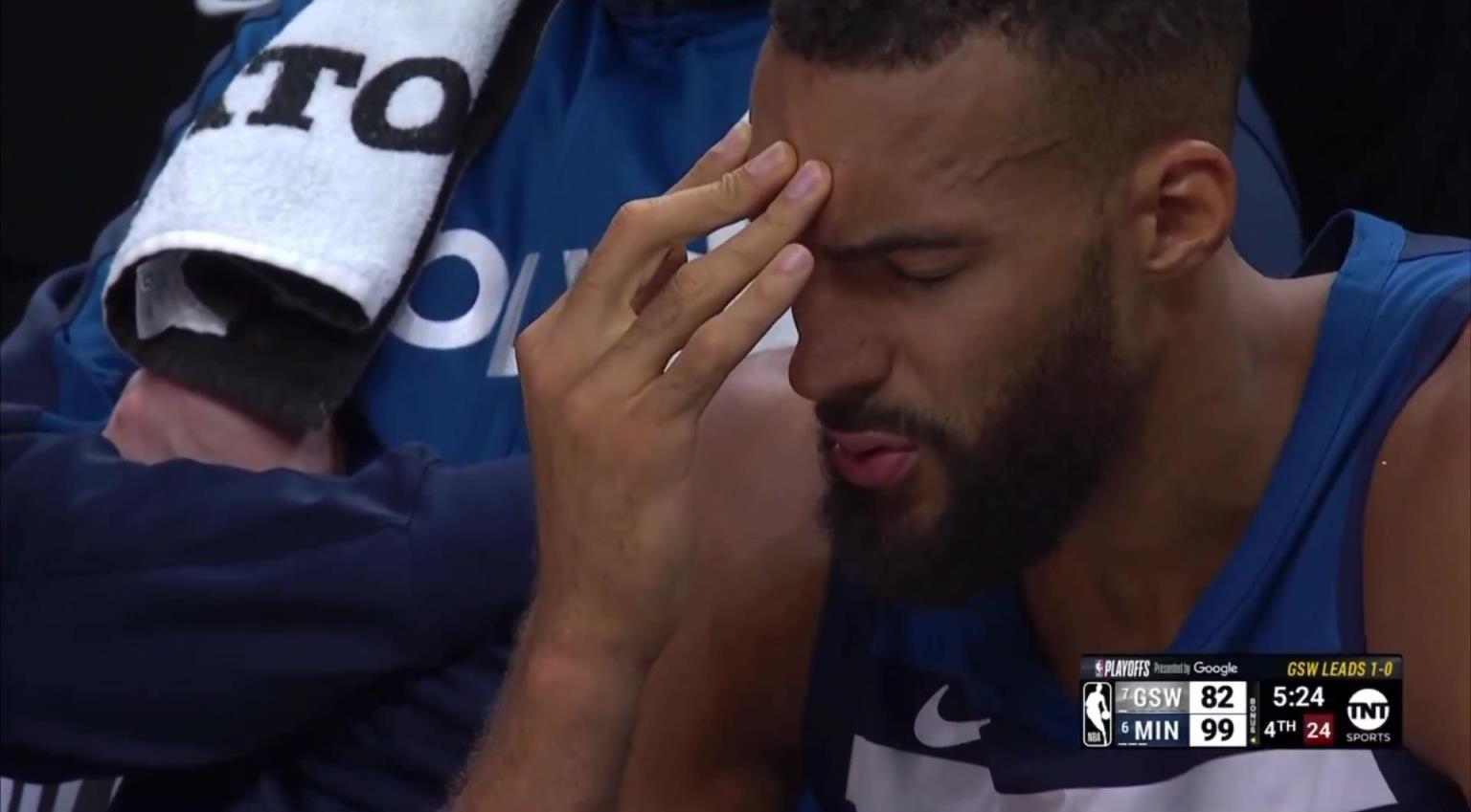 ?腦殼疼！戈貝爾整個下半場都在揉著自己的腦袋