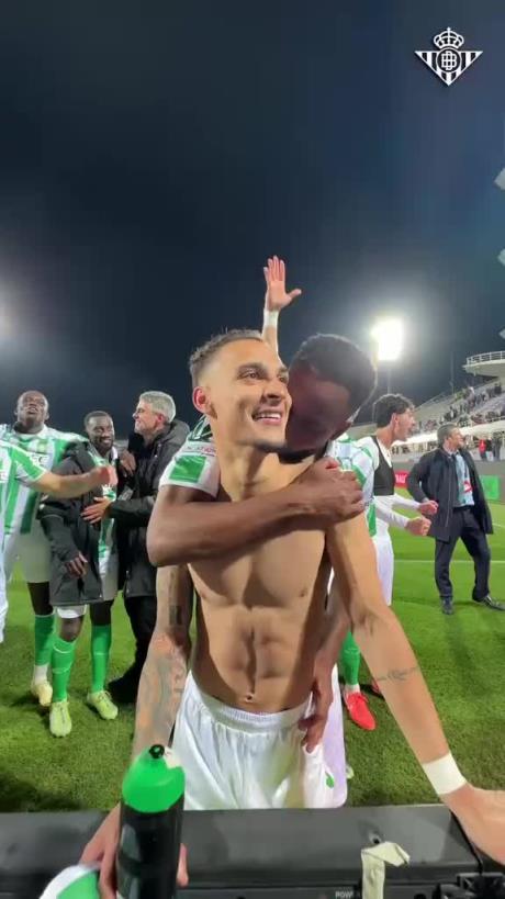 君臨天下，安東尼接受球迷致意，國安舊將巴坎布秒變小迷弟