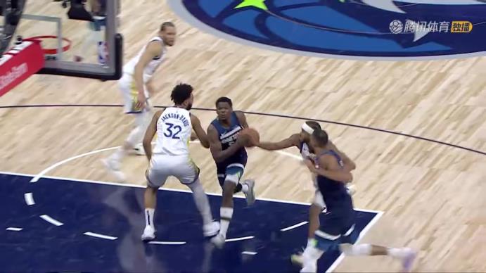 耐殺王！華子被踩傷后經(jīng)過(guò)中場(chǎng)休息調(diào)整，下半場(chǎng)王者歸來(lái)出戰(zhàn)！