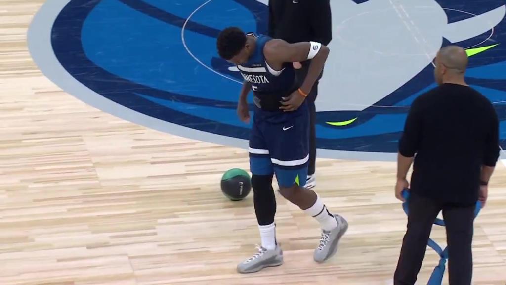 鋼筋鐵骨!華子被踩傷后經(jīng)過(guò)中場(chǎng)短暫調(diào)整,下半場(chǎng)繼續(xù)首發(fā)出戰(zhàn)