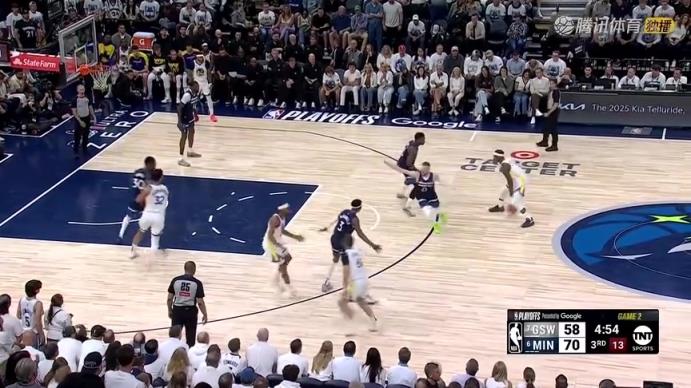 徐靜雨不滿科爾換下8中8的庫(kù)明加:你是不是嫌他打得好啊?