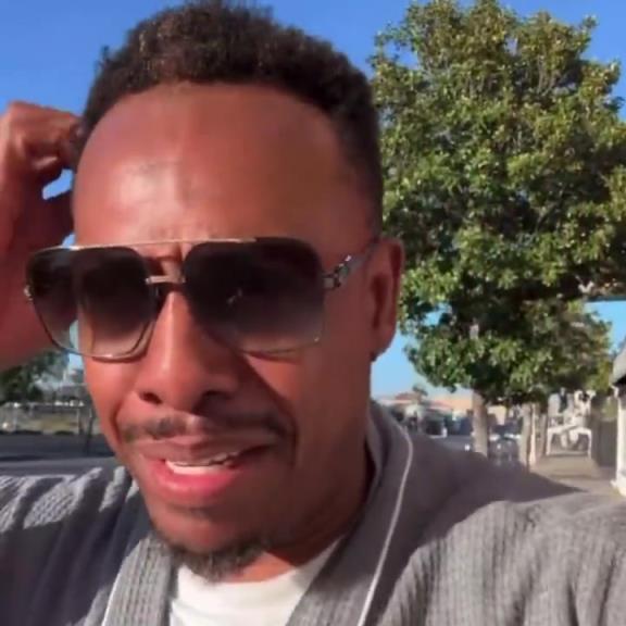 不哥們你來真的啊！皮爾斯押寶綠軍失敗 真穿睡衣去大街徒步了