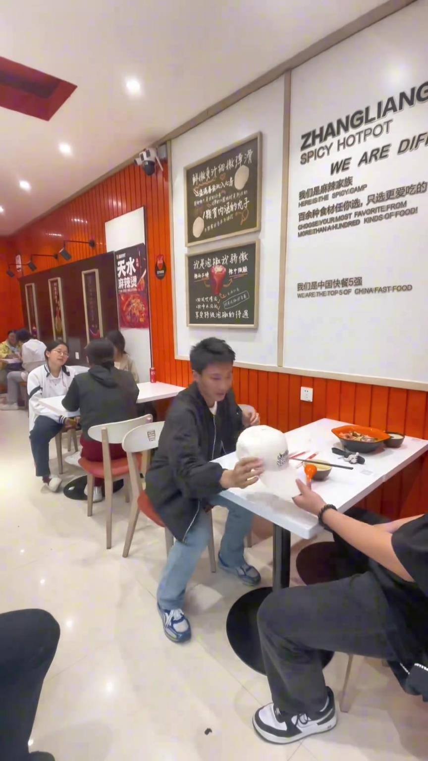 震只應(yīng)！中國小伙當(dāng)選2025年NBA狀元