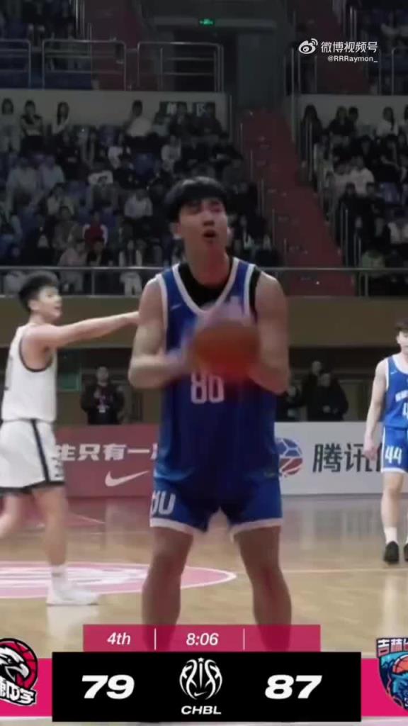 真強啊！張博源2025耐高首秀對陣回浦中學爆砍32分10板！