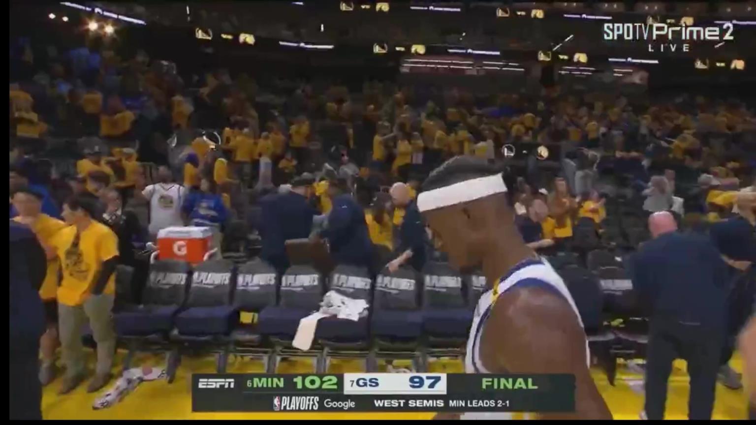 重新奪回主場優(yōu)勢！賽后眾生相：勇士們無奈離場 森林狼淡定慶祝