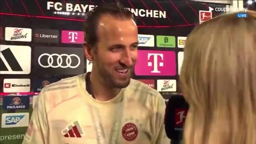 凱恩在接受女記者采訪時遭到隊友的偷襲