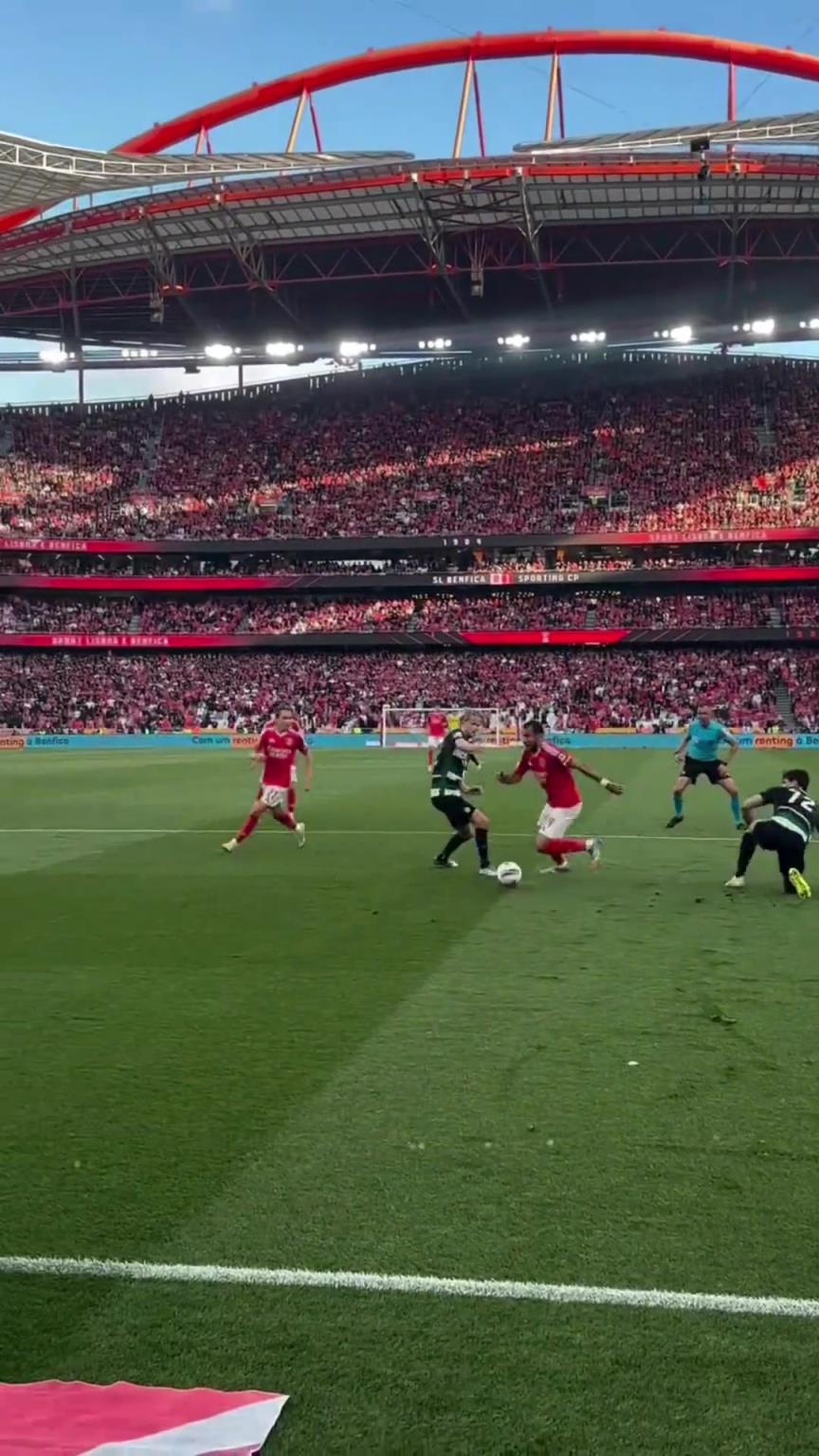 如入無人之境!本菲卡前鋒帕夫利季斯連過4人+穿襠送助攻