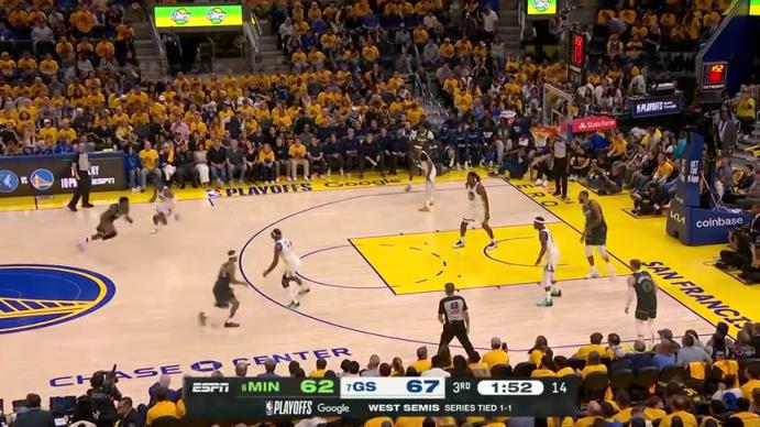 拉弓如滿月!愛德華茲殺入禁區(qū)一柱擎天隔扣魯尼