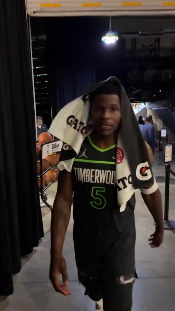 客場拿下勇士!愛德華茲賽后球員通道念叨:我從不缺乏信心!