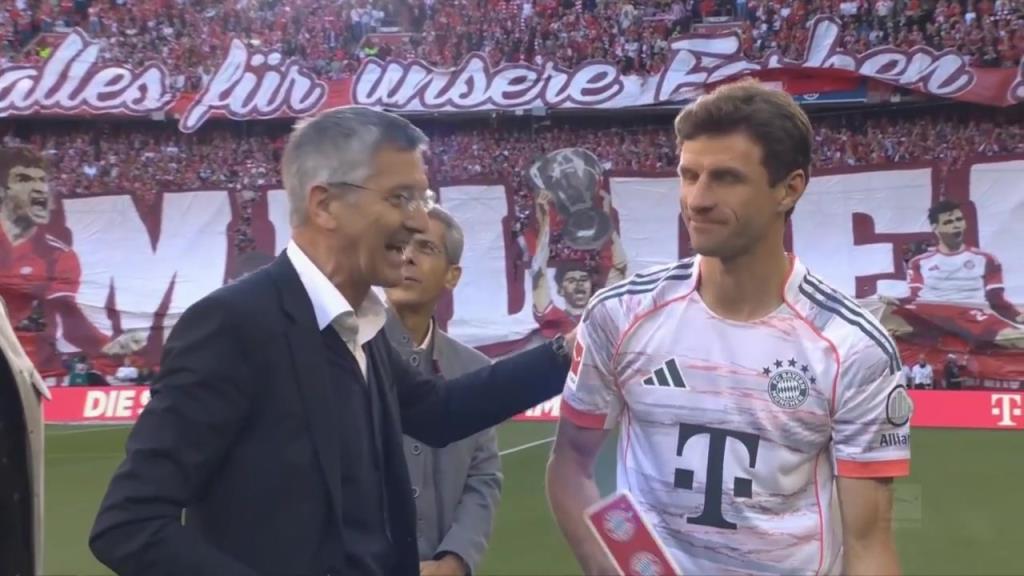 致敬傳奇!拜仁賽前為穆勒舉行告別儀式!