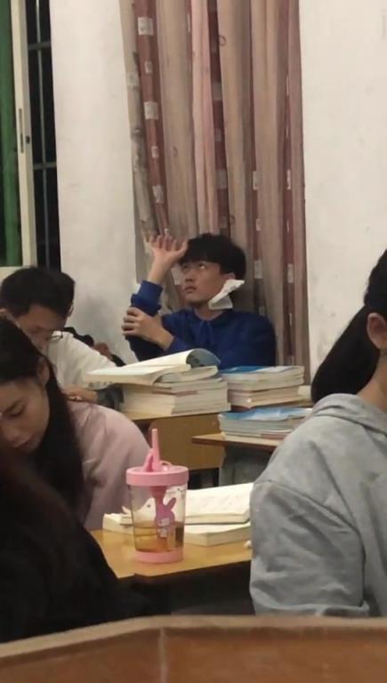 當時不能體會,多年以后才想起當時的他是多么快樂~