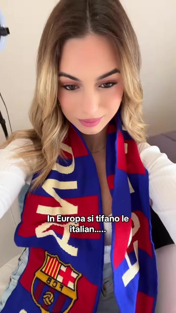 巴薩女球迷顏值真不錯(cuò)~還配著BGM:不~不~不~