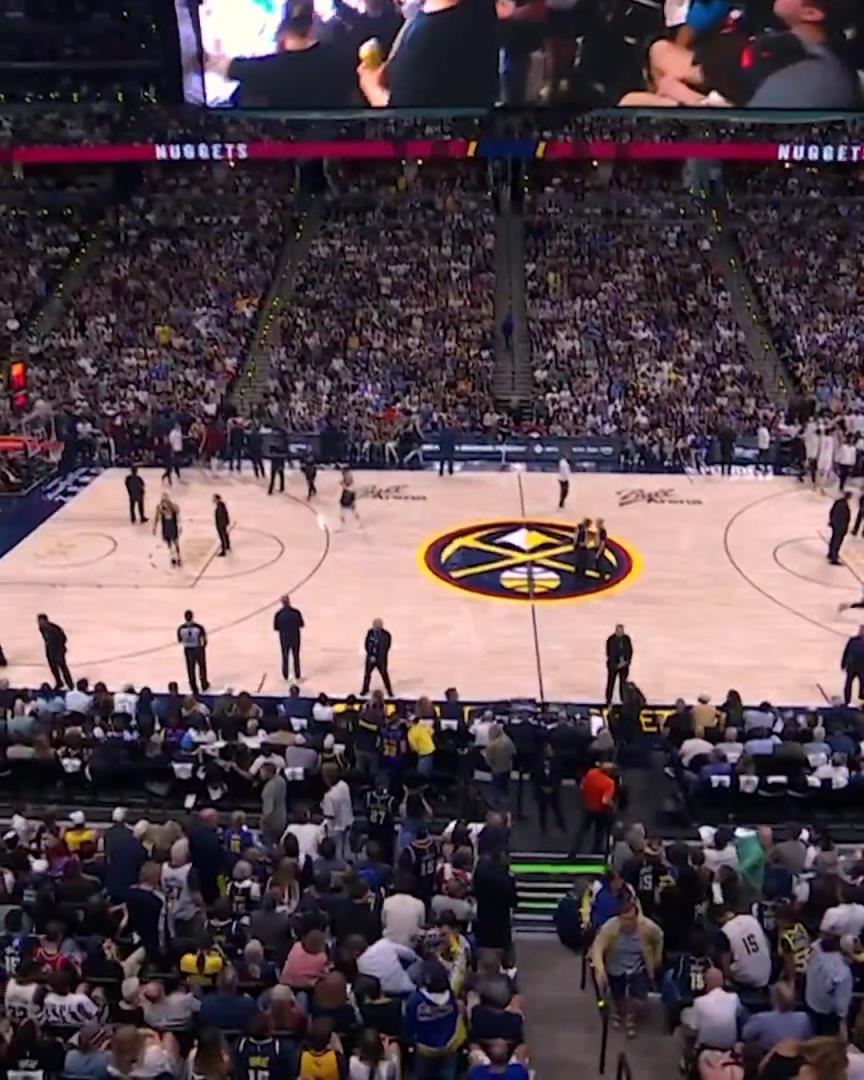 母親節快樂?。4多位母親來到現場觀看兒子比賽