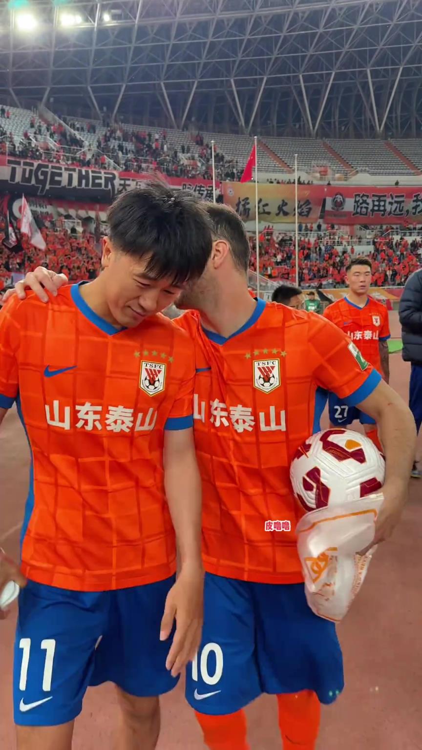 瓦科帽子戲法，劉洋兩次助攻，賽后劉洋要從瓦科手里搶比賽用球