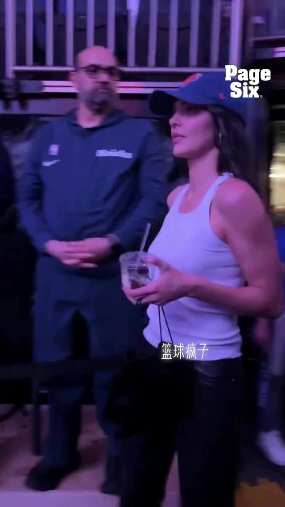 來支持誰啊？肯豆和小金妹凱莉-詹娜現(xiàn)身紐約觀看尼凱G4