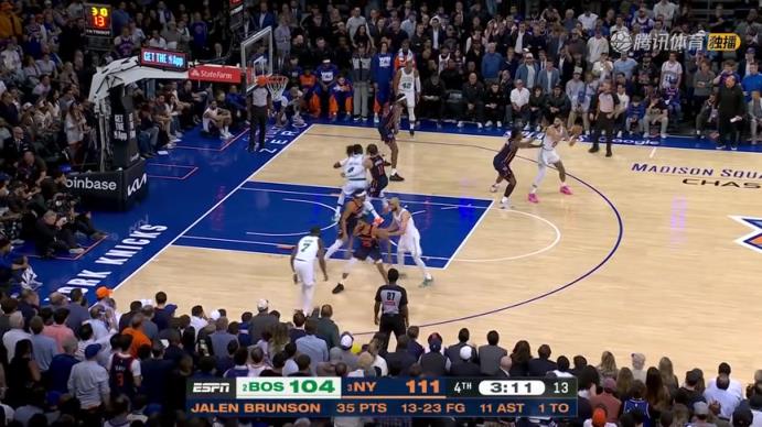 千萬(wàn)別是跟腱啊！塔圖姆無(wú)對(duì)抗倒地表情痛苦隨后攙扶下場(chǎng)