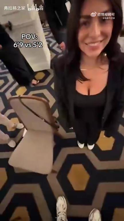 6尺9vs5尺2!準狀元弗拉格和女友真是最萌身高差!