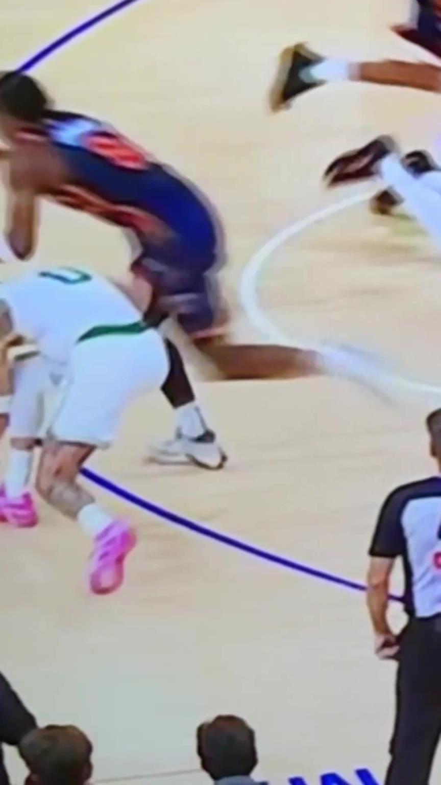 美國(guó)醫(yī)學(xué)專家:可以看到右小腿有震動(dòng) 這可能是跟腱撕裂的跡象