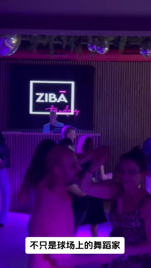 小羅不愧是夜店之王，又在夜店和豐滿的小姐姐蹦恰恰了