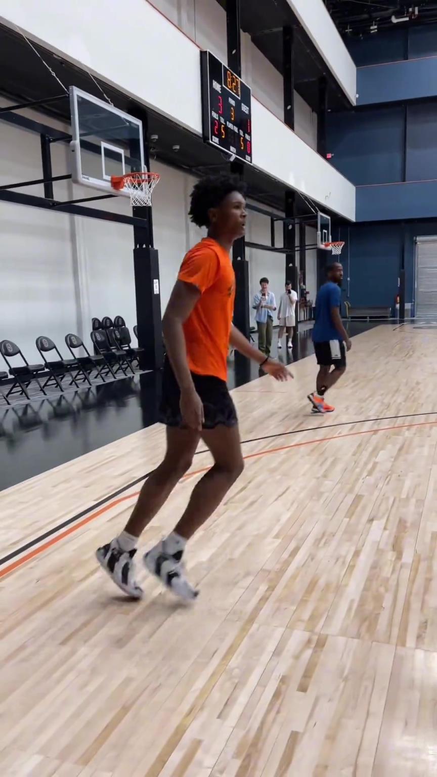 選擇題：這位身體如此炸裂的球員是阿門還是奧薩爾