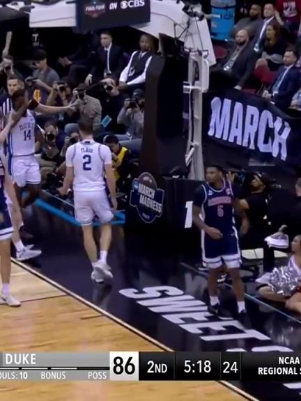 獨行俠球迷偷著樂！弗拉格旱地拔蔥逆天排球大帽，身體素質太炸了