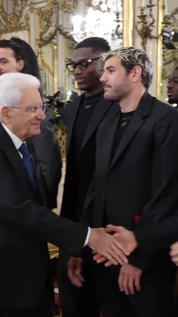 意大利總統接見米蘭全員，伊布這大背頭看起來有點帥啊