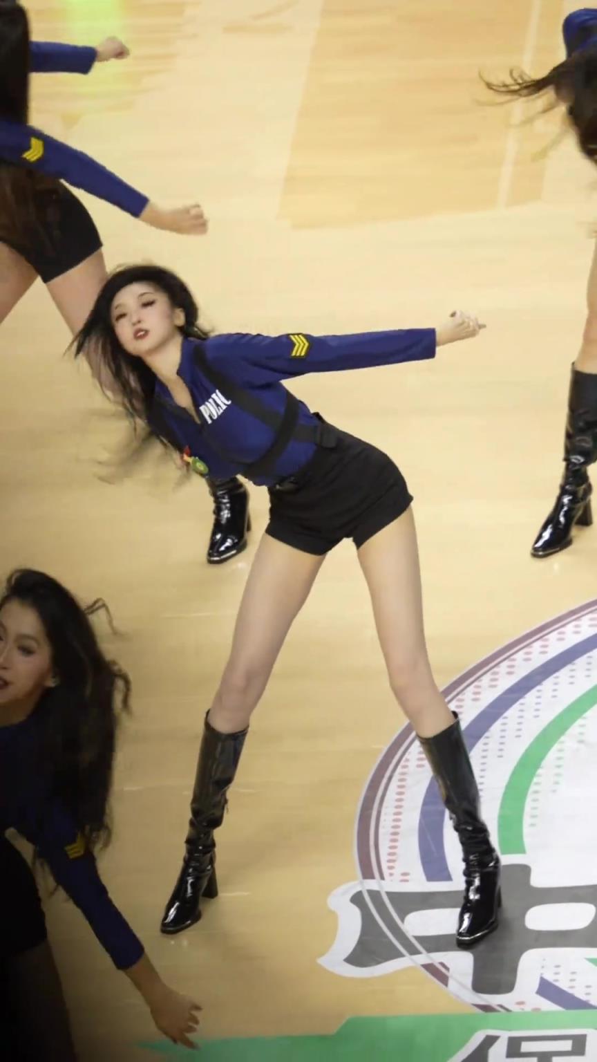 这身材绝了！几乎是完美女人！