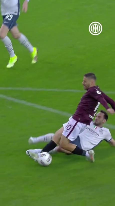 真敢啊，國米球迷：恰球王這次精準鏟搶瞬間穩(wěn)定住了軍心