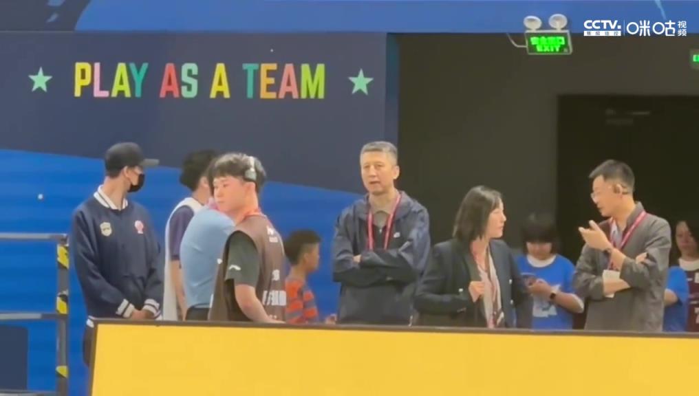 十分關心！北京vs廣廈總決賽G4，中國男籃主帥郭士強現身觀戰