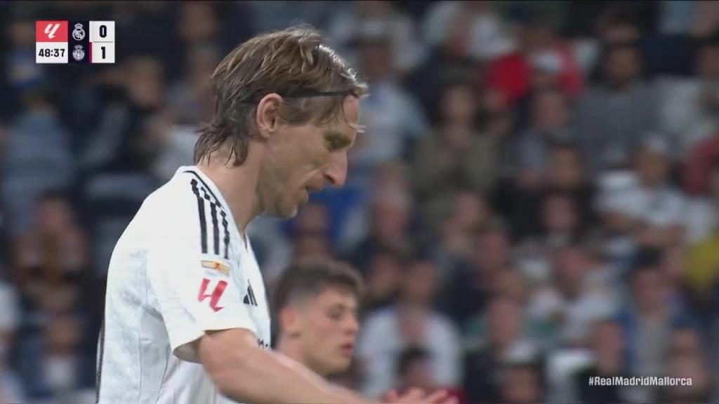 差一點點！莫德里奇停球凌空抽射稍稍偏出！