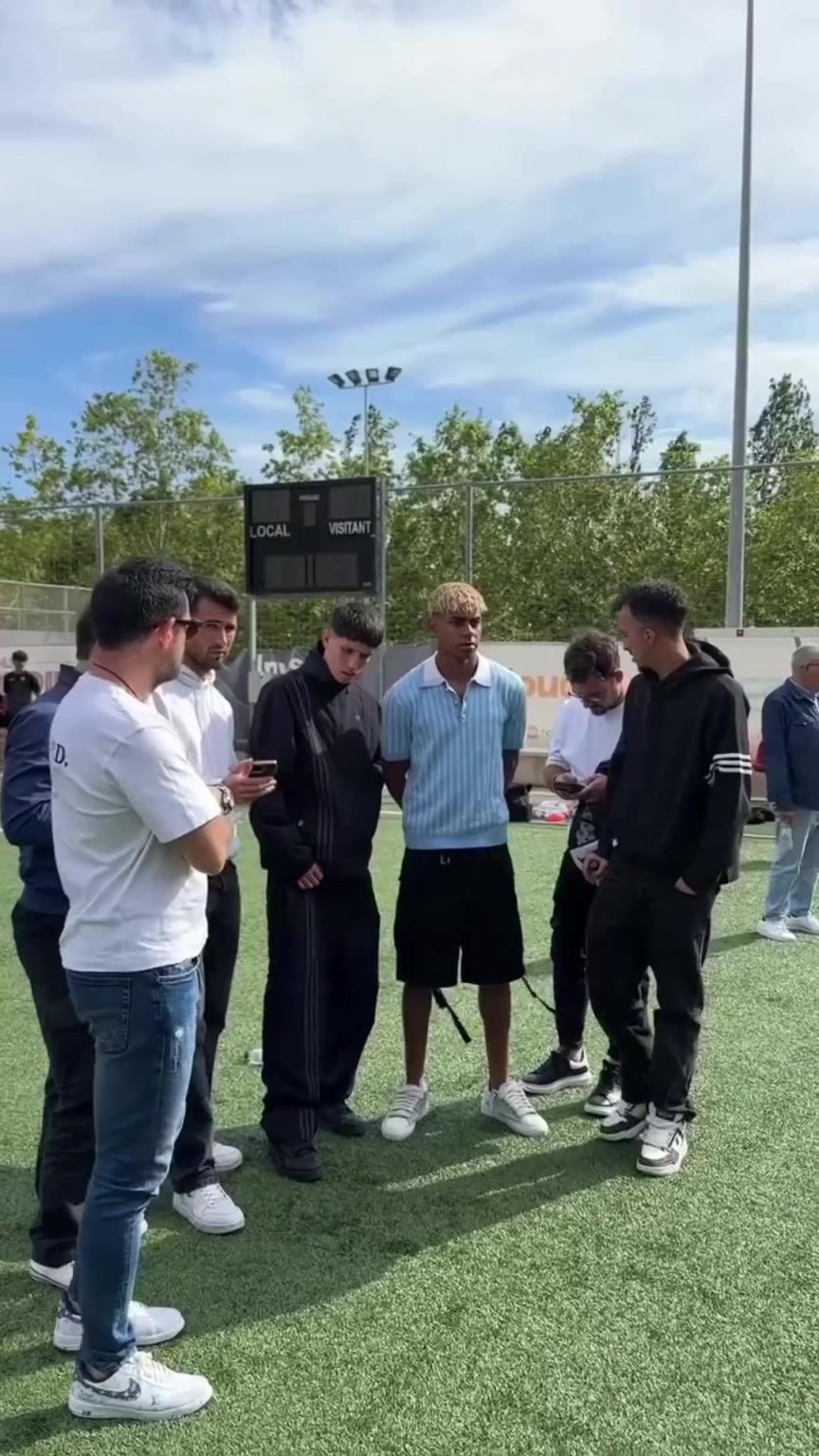 亞馬爾17歲就當(dāng)老板啦現(xiàn)場觀摩自己在國王聯(lián)賽的球隊訓(xùn)練~