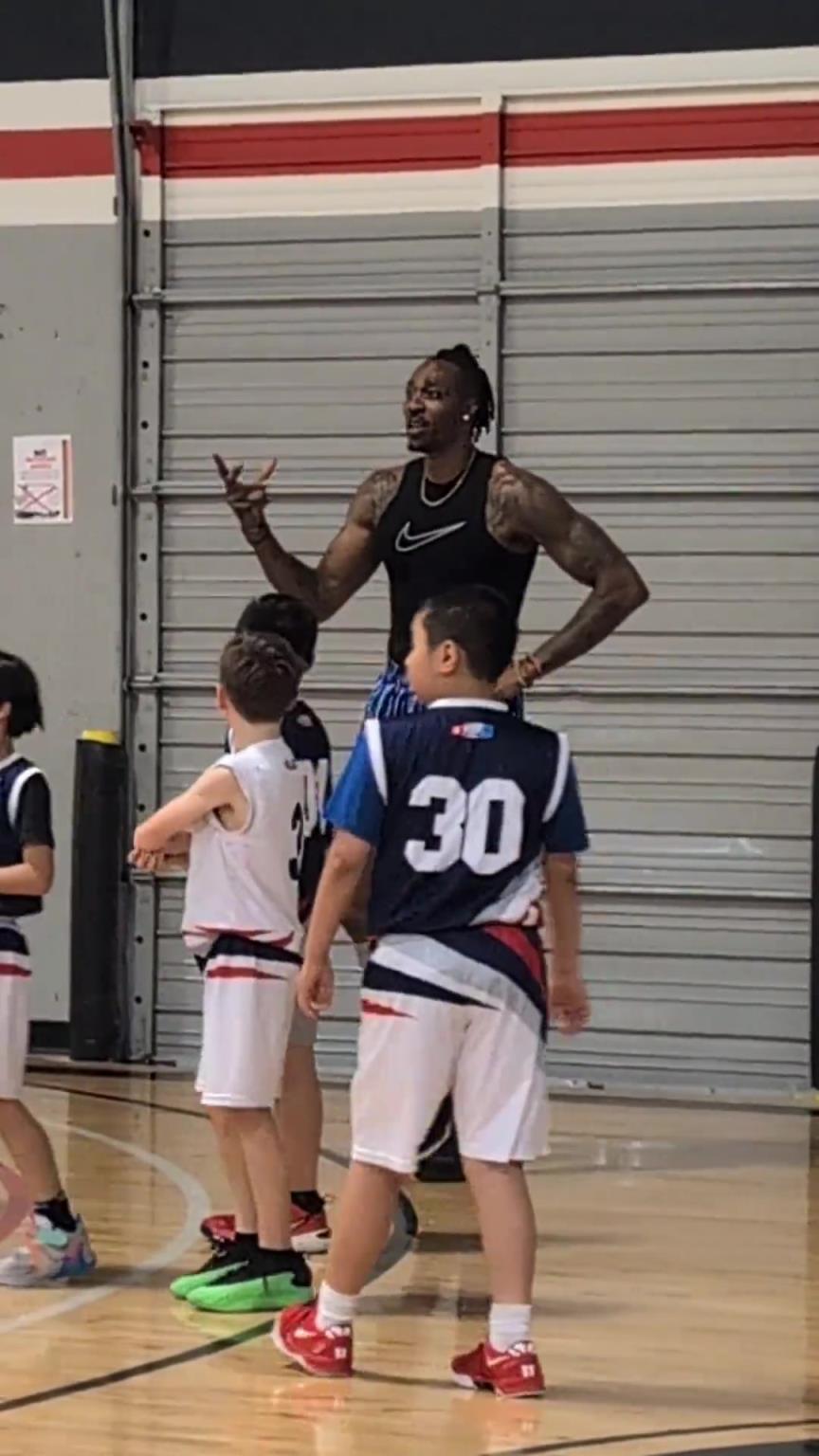 單換詹姆斯的男人！前湖人中鋒霍華德都開始接小學生的單了