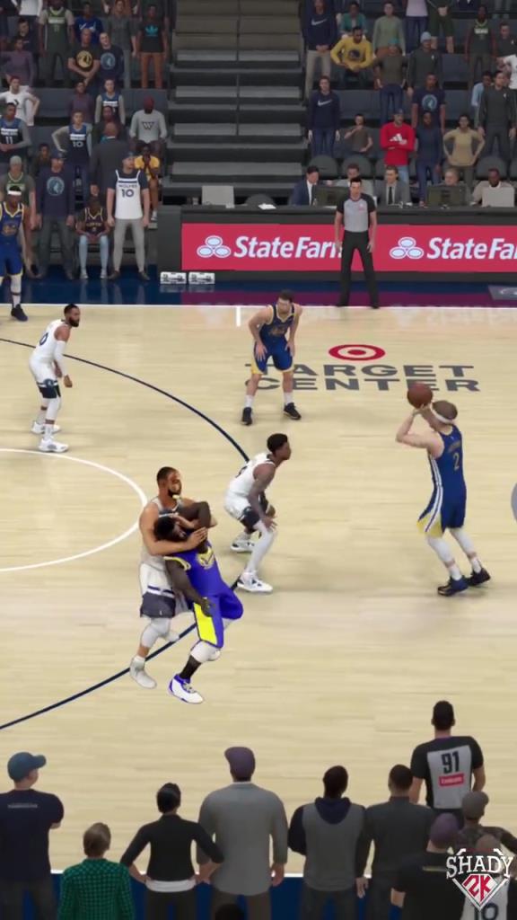 網友惡搞戈貝爾痛毆追夢,各種教科書式WWE動作