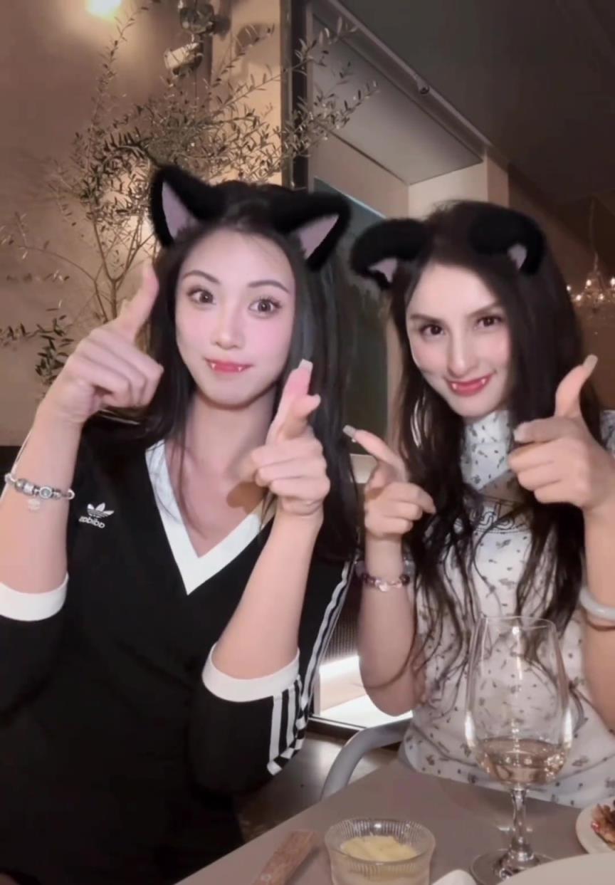 西熱力江妻子曬與卓識合照：二胎媽媽的少女心全靠妹妹續(xù)費
