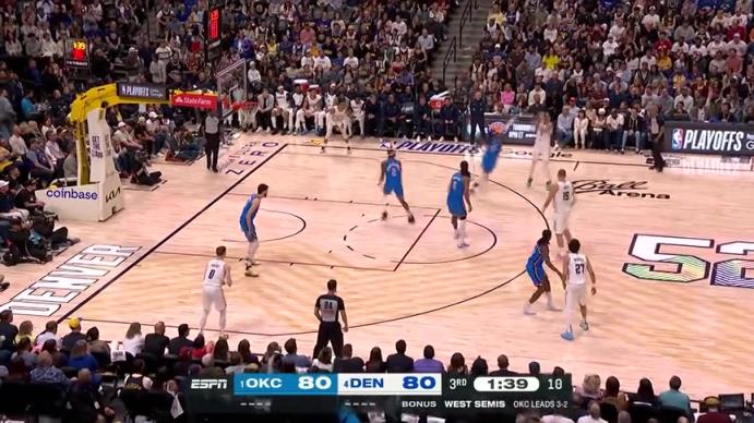 比賽關鍵轉折點!斯特勞瑟突然站出來,連續投進三分拉開到10分