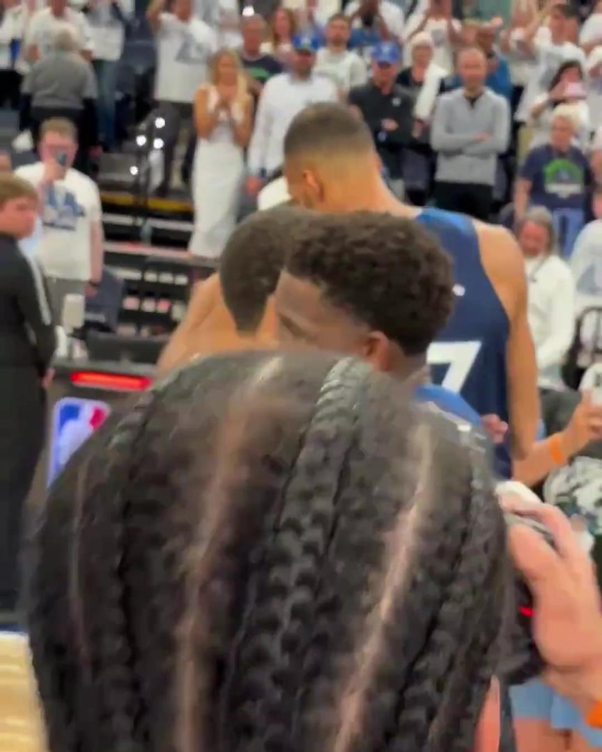 巴哥，今天我比你更像父親———愛德華茲